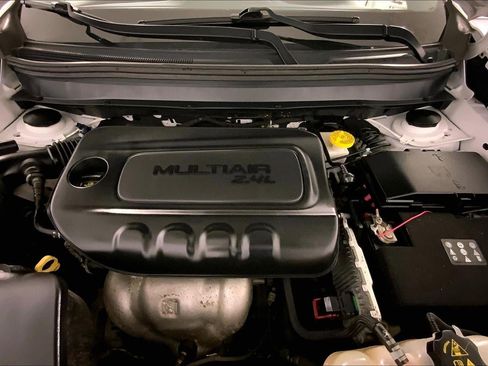 Used 2019 Jeep Cherokee Latitude Plus image 10