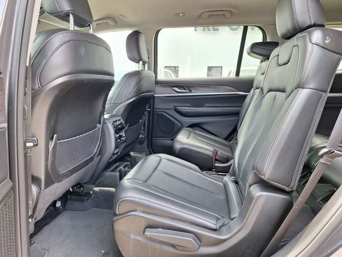 Used 2023 Jeep Grand Cherokee L Limited image 12