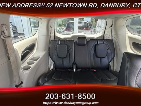 Used 2022 Chrysler Pacifica Touring-L FWD image 18