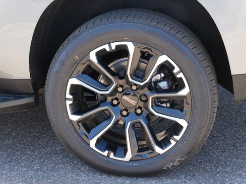 New 2026 GMC Yukon XL Elevation w/ LPO, Floor Liner Package AWD/4WD image 3