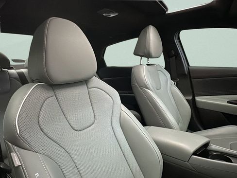 Certified 2024 Hyundai Elantra Limited image 17