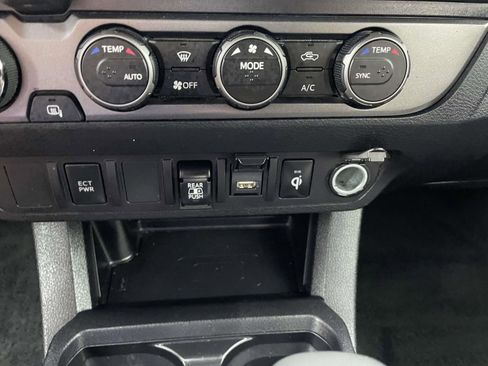 Used 2023 Toyota Tacoma TRD Sport image 35