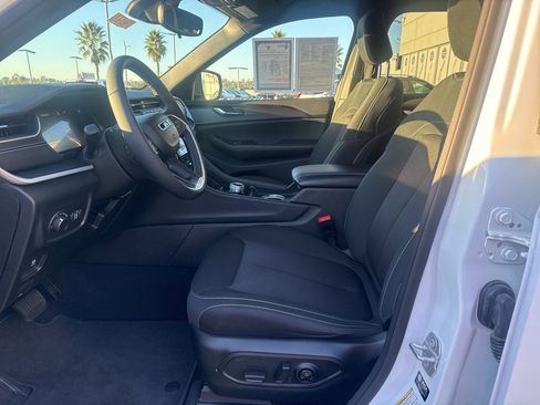 Certified 2024 Jeep Grand Cherokee Laredo w/ Luxury Tech Group I image 13