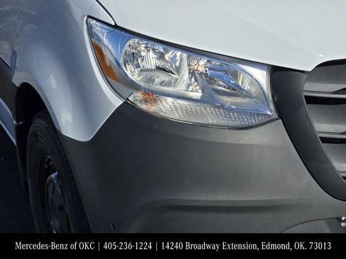 Used 2025 Mercedes-Benz Sprinter 2500 image 6