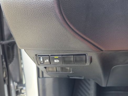 Used 2025 Toyota Corolla Cross LE FWD image 26