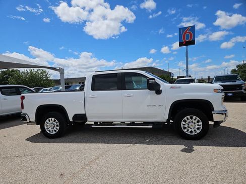 Used 2025 Chevrolet Silverado 2500 LT AWD/4WD image 9