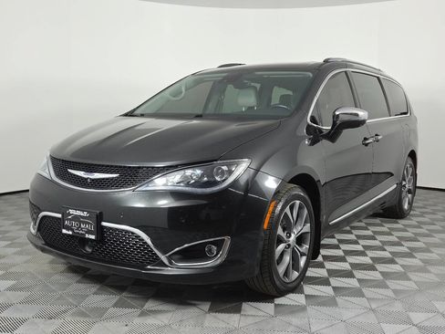 Used 2017 Chrysler Pacifica Limited FWD image 3
