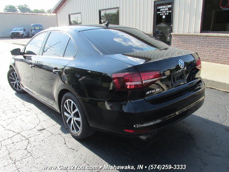 Used 2017 Volkswagen Jetta SE FWD image 4