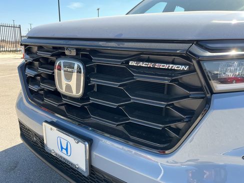 Certified 2025 Honda Pilot Black Edition image 16