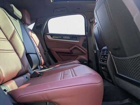 Used 2024 Porsche Cayenne S image 20