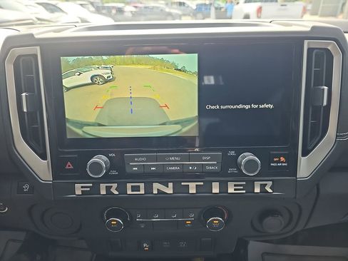 Used 2025 Nissan Frontier SV RWD image 26