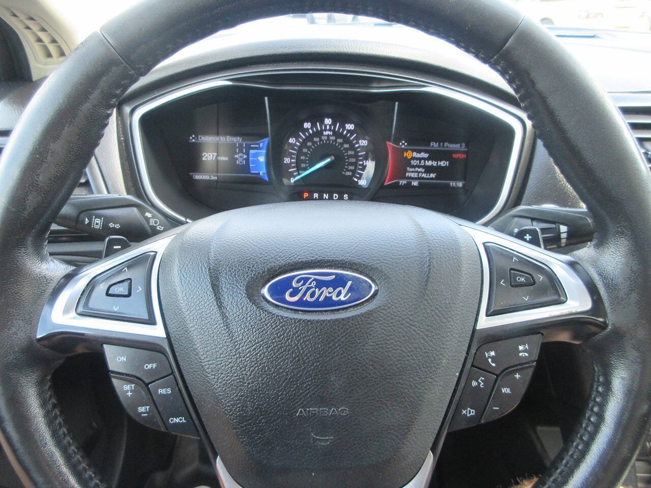 Used 2017 Ford Fusion Titanium AWD/4WD image 33