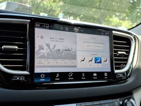 Used 2024 Chrysler Pacifica Touring-L FWD image 15
