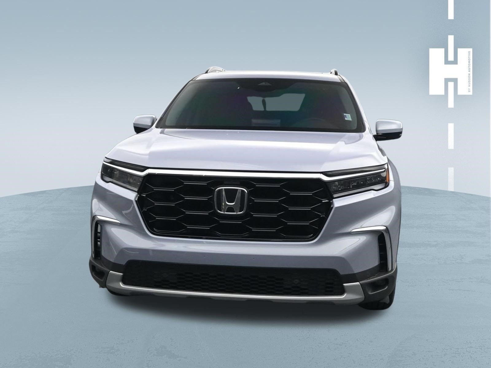 Used 2025 Honda Pilot Touring image 3