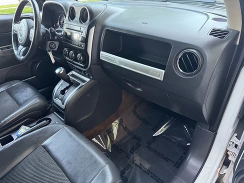 Used 2014 Jeep Compass Latitude image 9