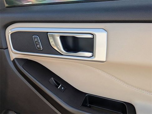 Used 2020 Ford Explorer XLT w/ Equipment Group 202A image 38