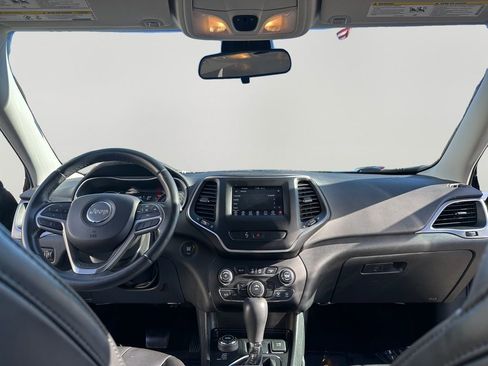 Used 2019 Jeep Cherokee Latitude Plus image 10