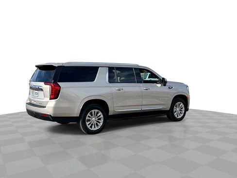 Used 2023 GMC Yukon XL SLT w/ SLT Luxury Package image 8