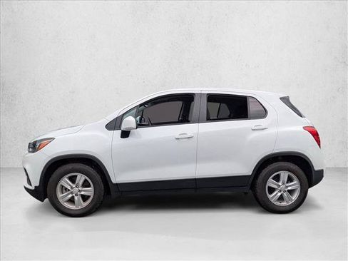 Used 2022 Chevrolet Trax LS w/ Tint and Cruise Package FWD image 9