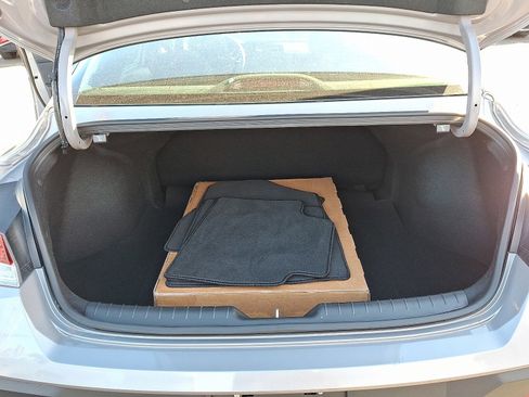 Certified 2025 Hyundai Elantra Sport image 29