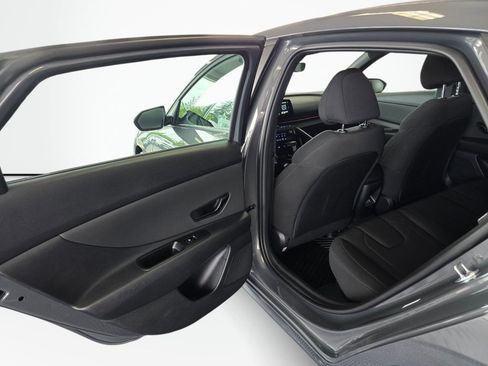 Used 2025 Hyundai Elantra SEL FWD image 32