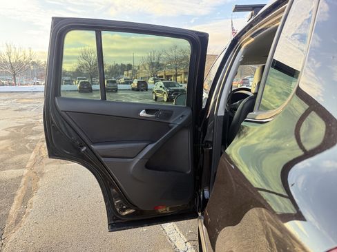 Used 2016 Volkswagen Tiguan S image 26