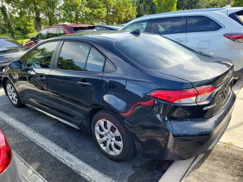 Used 2022 Toyota Corolla LE FWD image 3