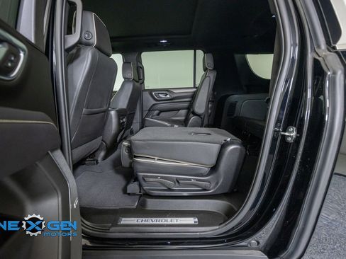 Used 2023 Chevrolet Suburban Premier AWD/4WD image 27