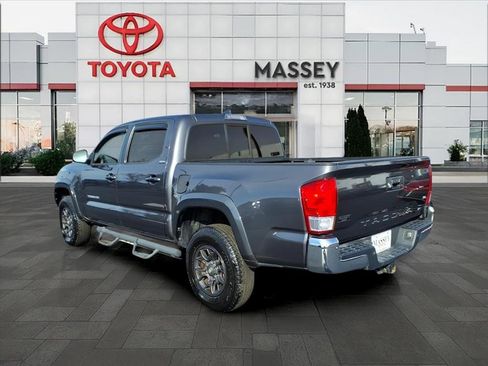 Used 2017 Toyota Tacoma SR5 image 5