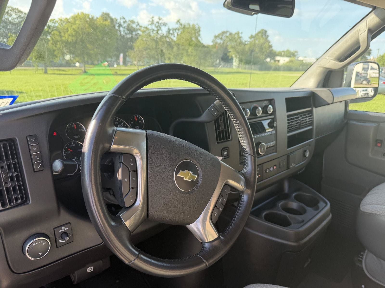 Used 2021 Chevrolet Express 2500 LT w/ LT Preferred Equipment Group RWD image 5