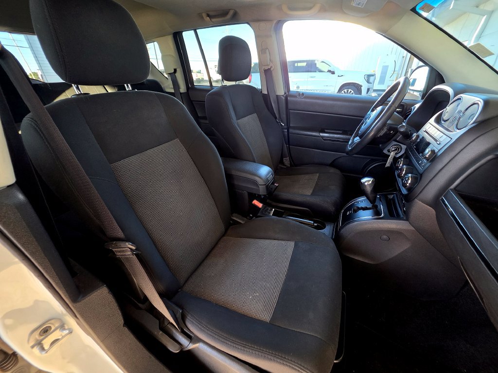 Used 2011 Jeep Compass Latitude w/ Sun/Sound Group AWD/4WD image 24