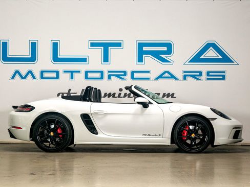 Used 2018 Porsche 718 Boxster S image 15