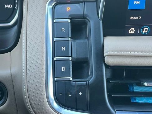 Used 2021 Chevrolet Tahoe Premier AWD/4WD image 32