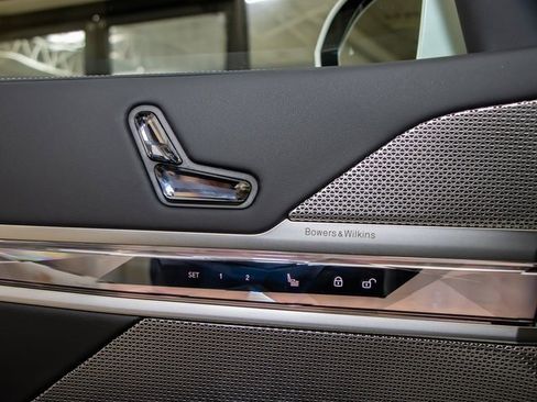 Used 2025 BMW 740i xDrive 740i xDrive w/ Premium Package image 14