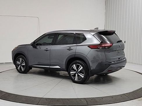 Used 2023 Nissan Rogue SL w/ SL Premium Package image 5