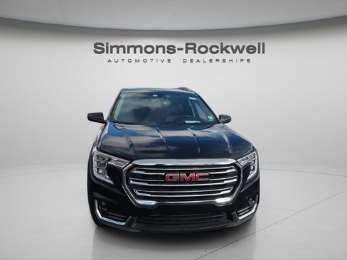 Used 2024 GMC Terrain SLT image 2