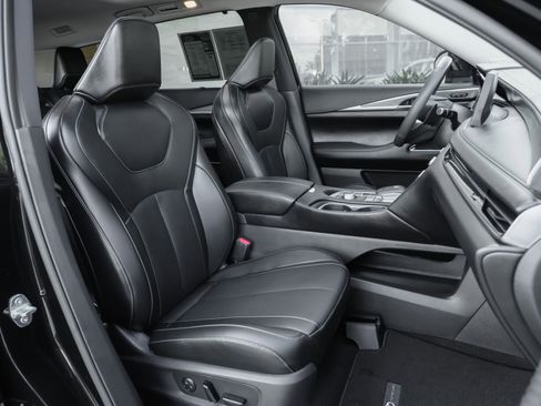 Certified 2026 INFINITI QX60 Luxe w/ Cargo Package image 39