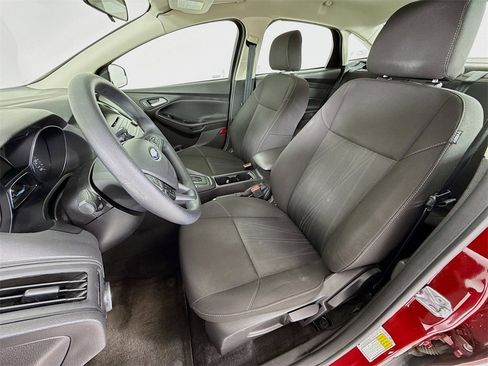 Used 2017 Ford Focus SE image 5