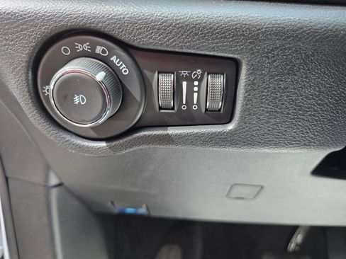 New 2026 Chrysler Pacifica Select image 18