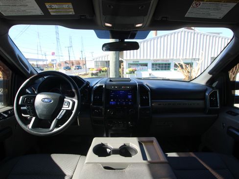 Used 2022 Ford F250 XLT w/ Black Appearance Package image 13
