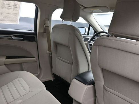Used 2017 Ford Fusion SE image 15