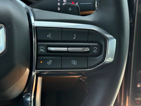 Used 2026 GMC Acadia Elevation w/ Elevation Premium Package FWD image 32