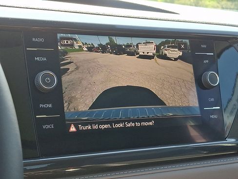 Used 2022 Volkswagen Taos SEL w/ Panoramic Sunroof Package AWD/4WD image 18