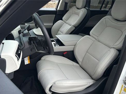 New 2026 Lincoln Aviator Reserve image 19