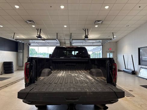 Used 2024 GMC Sierra 3500 AT4 w/ AT4 Premium Plus Package AWD/4WD image 17