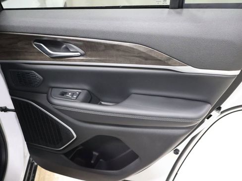 New 2026 Jeep Grand Cherokee Limited image 16