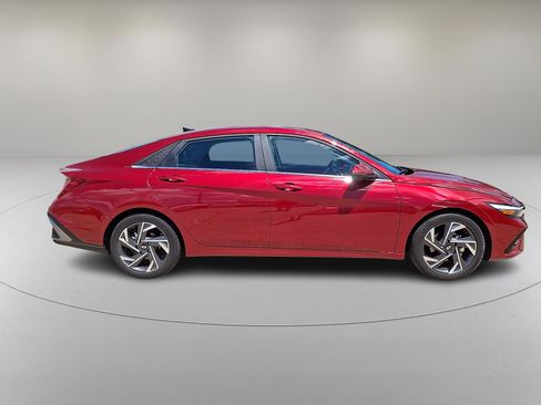 Used 2024 Hyundai Elantra Limited FWD image 12