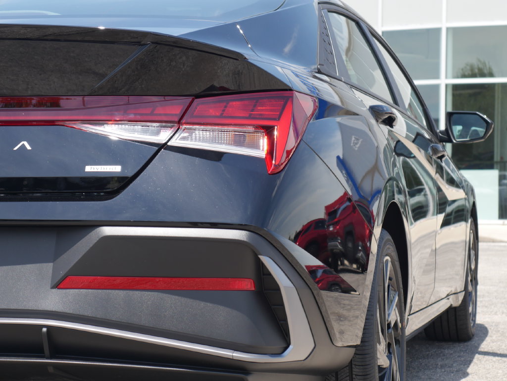 New 2026 Hyundai Elantra SEL FWD image 19