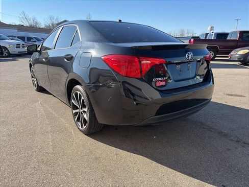 Used 2018 Toyota Corolla SE w/ SE Premium Package image 3