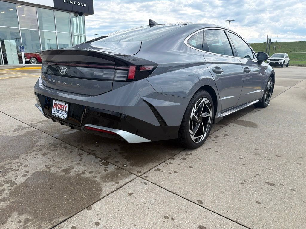 Used 2025 Hyundai Sonata SEL FWD image 13